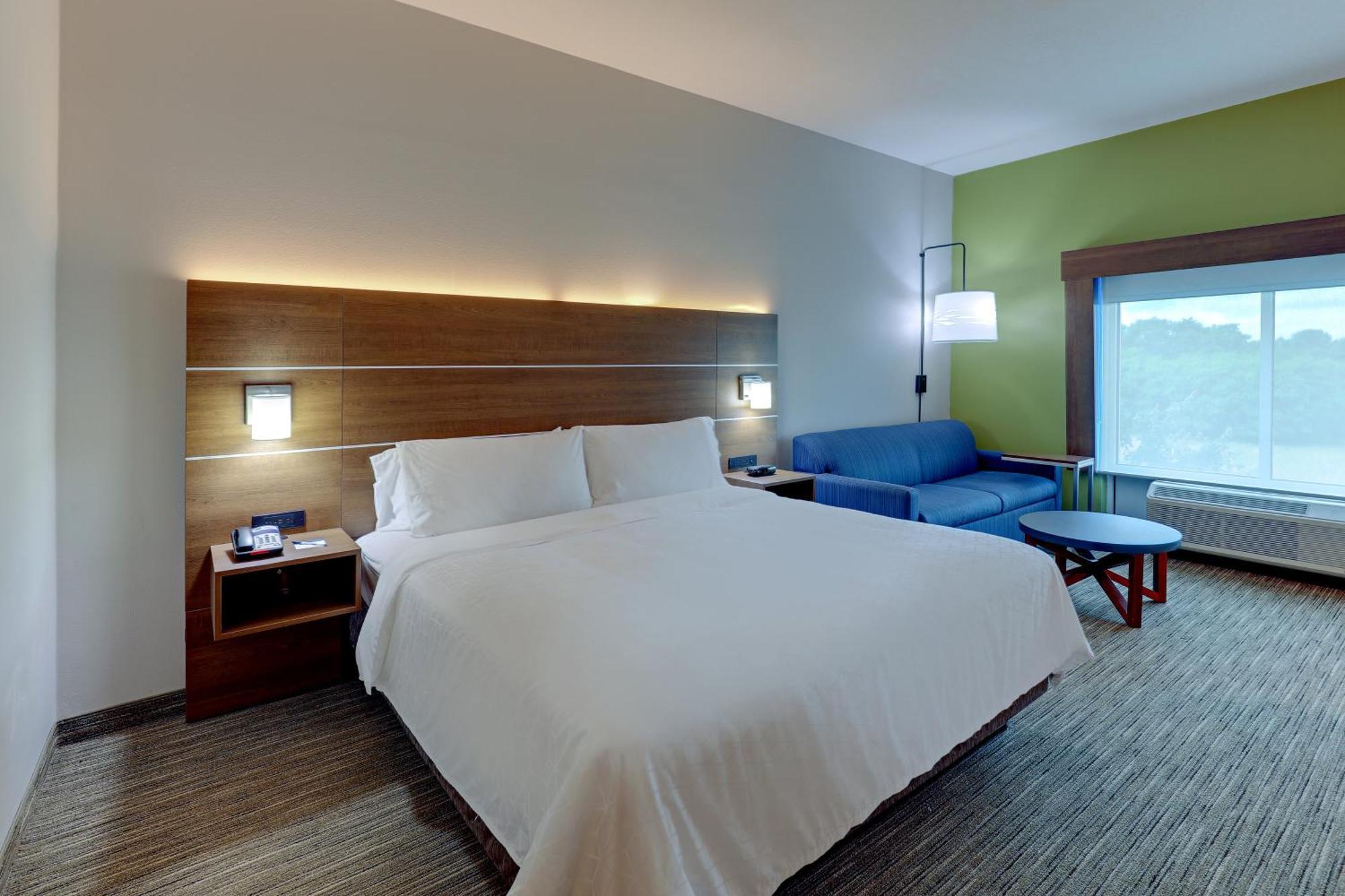 Express By Ihg Hotel 2*